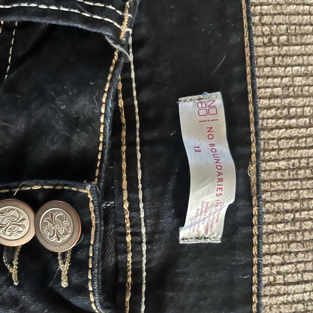 Brand new pair of no boundaries size 13 shorts - Picture 2 of 3